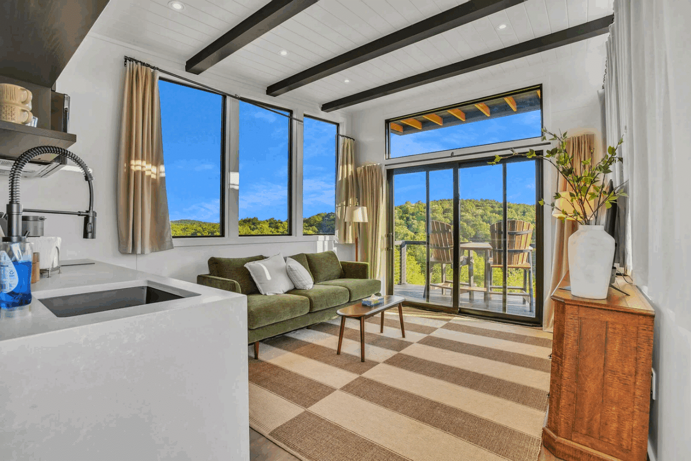 living room and kitchen of Rockwood park model tiny home in Warfordsburg Pa