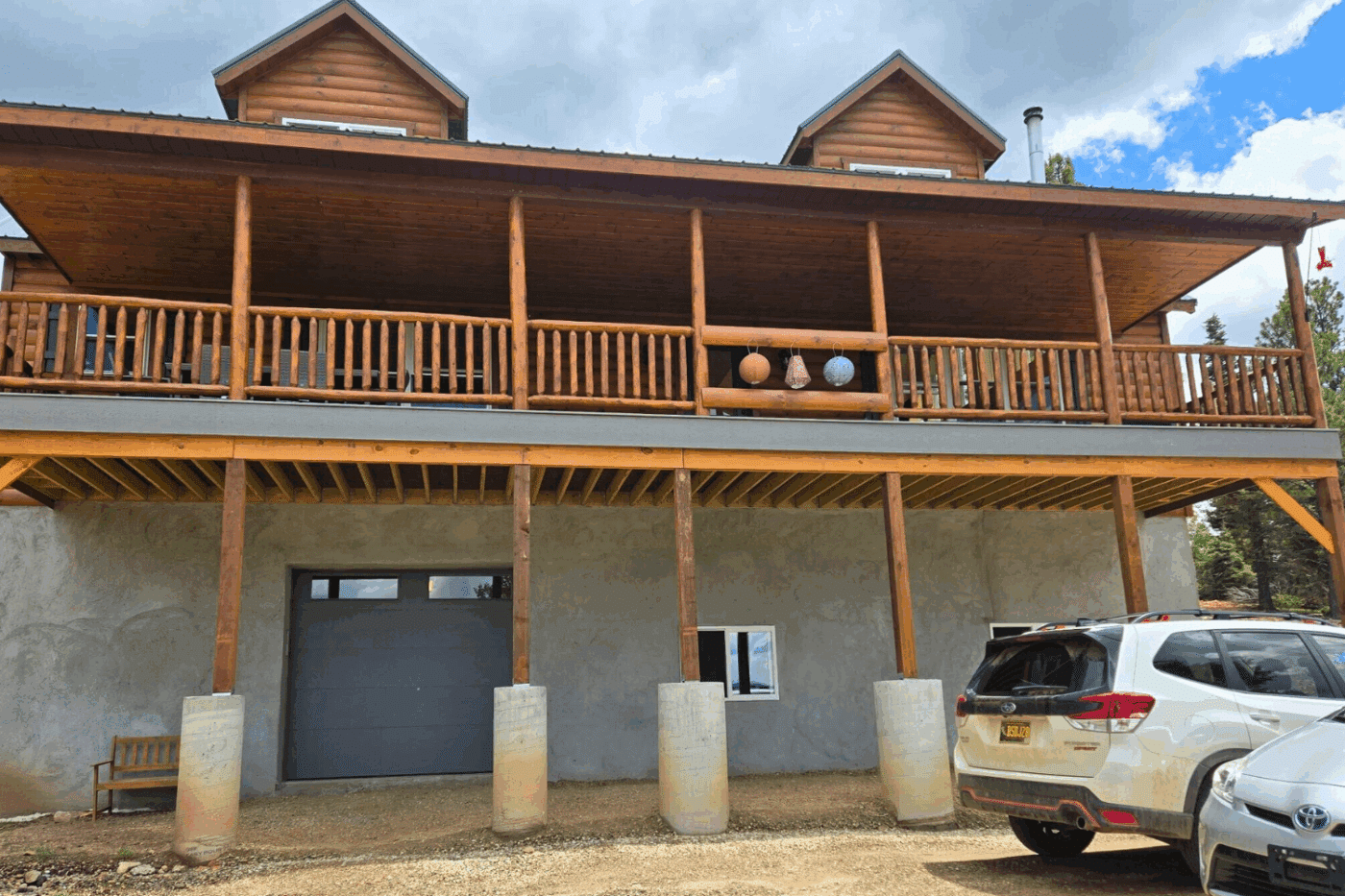 Front porch of Log 30x48 Glacier Holloway Angel Fire NM built and designed by Psy Homes