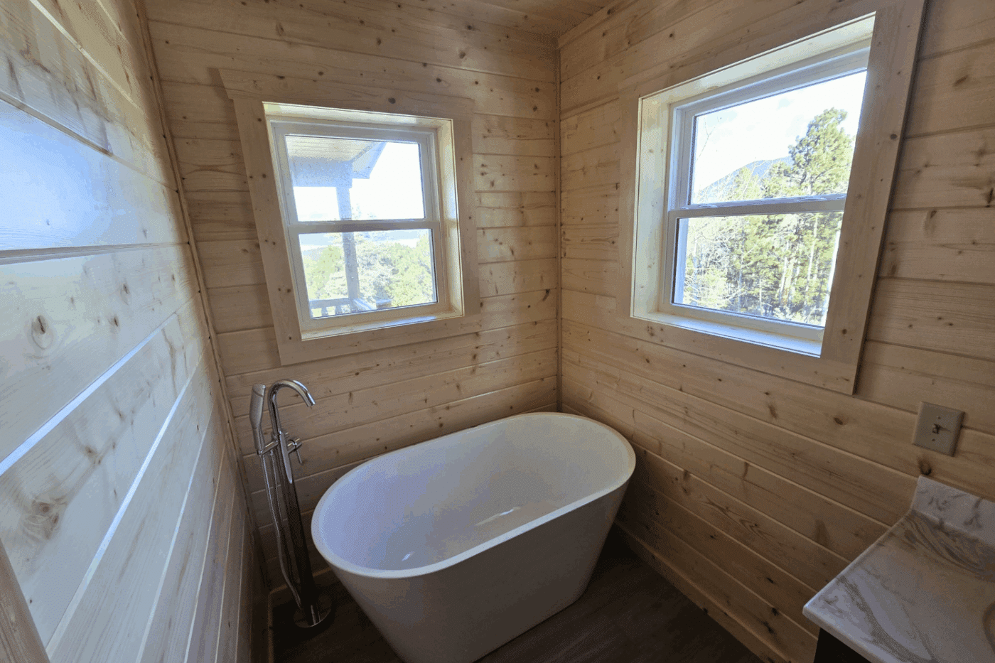 30x48 Log Glacier Cabin in Holloway Angel Fire NM with large soaking tub ibuilt and designed by Psy Homes