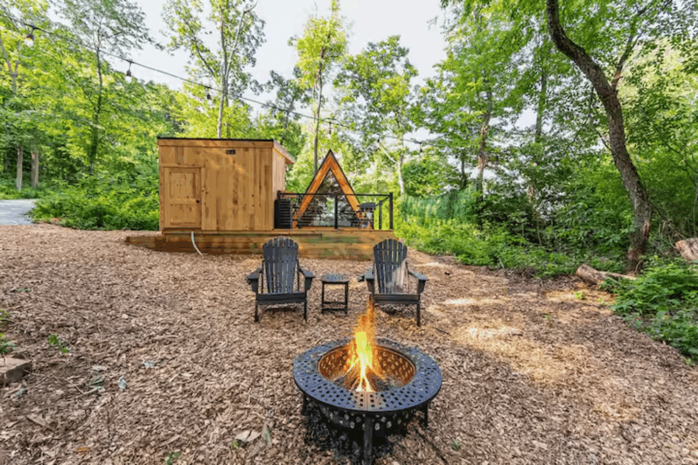 outdoor hospitality area of vista glamping pod in Christiana Pa