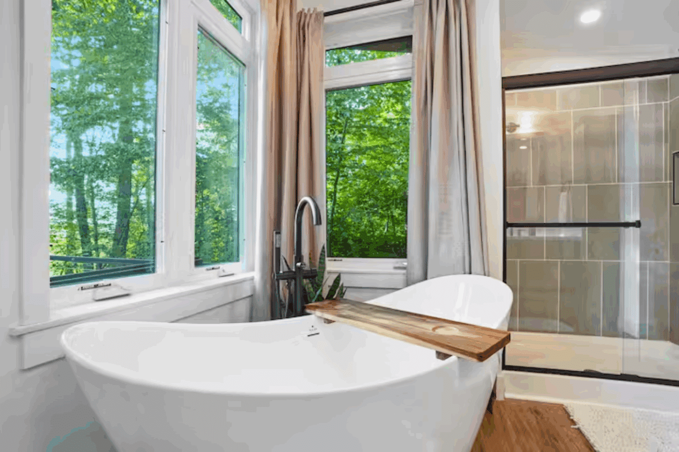 Sonoma luxury mobile home with large soaking tub built and designed by Psy Homes