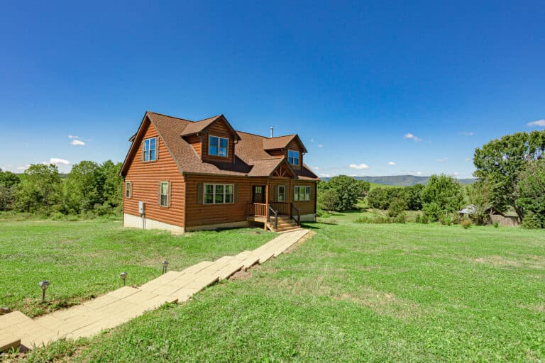 Chalet Log Cabin in Middlebrook VA 3
