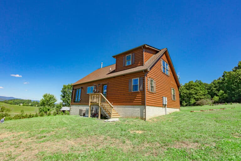Chalet Log Cabin in Middlebrook VA 4