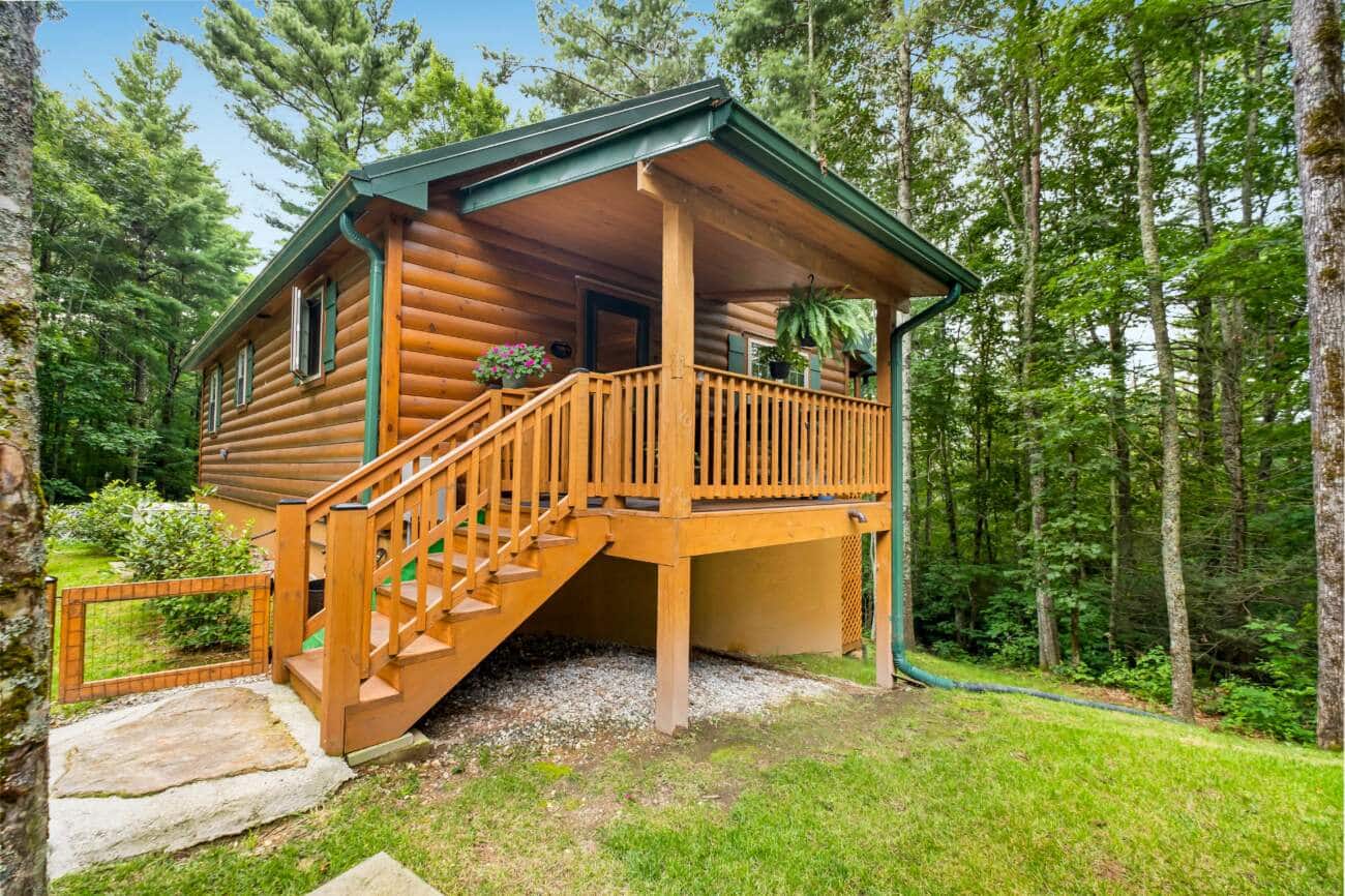 Log Home with porch in Cullowhee NC