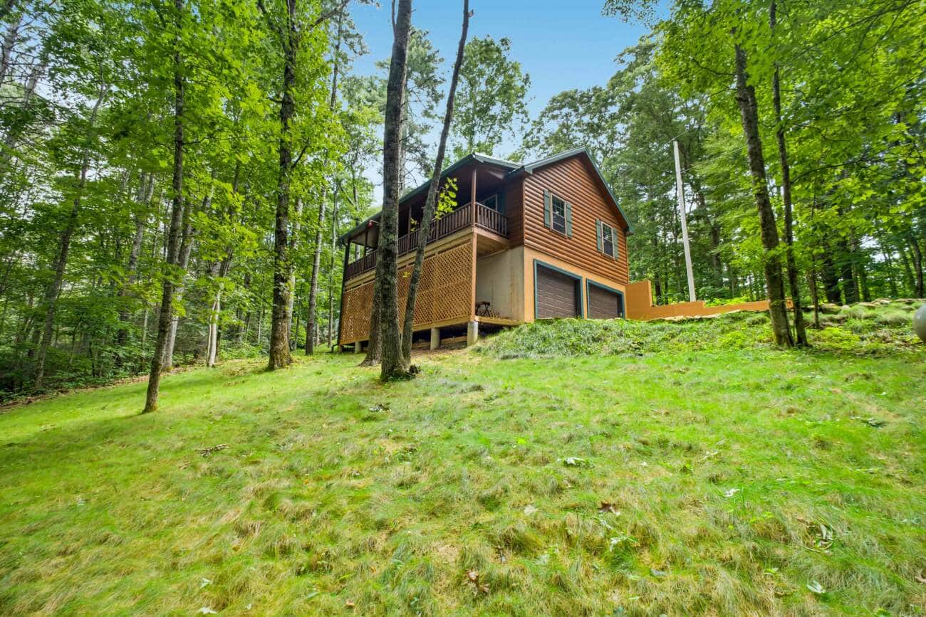 Log Home with backyard in Cullowhee NC