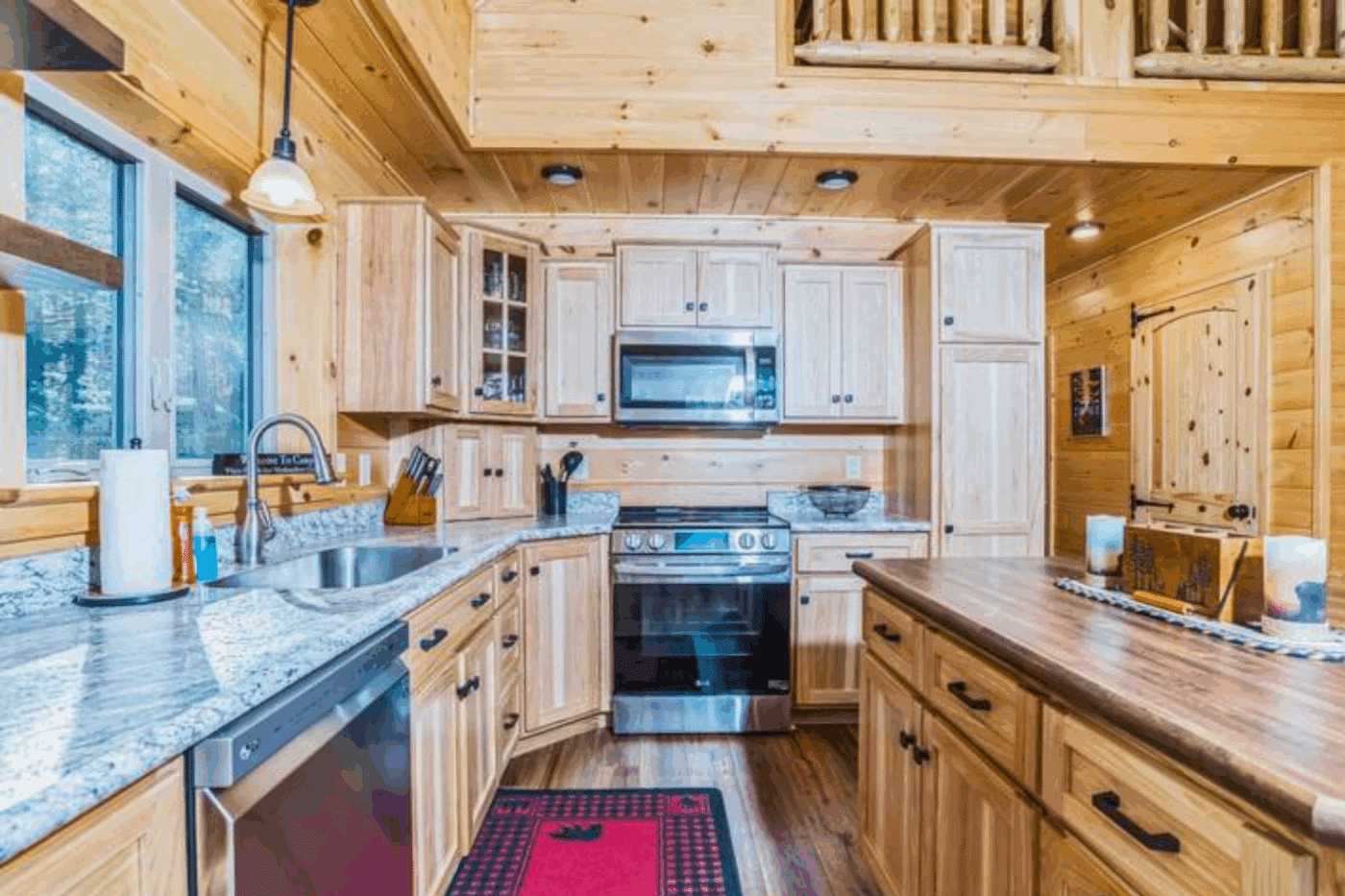 chef's kitchen in Mountaineer Deluxe log cabin in Old Forge New York