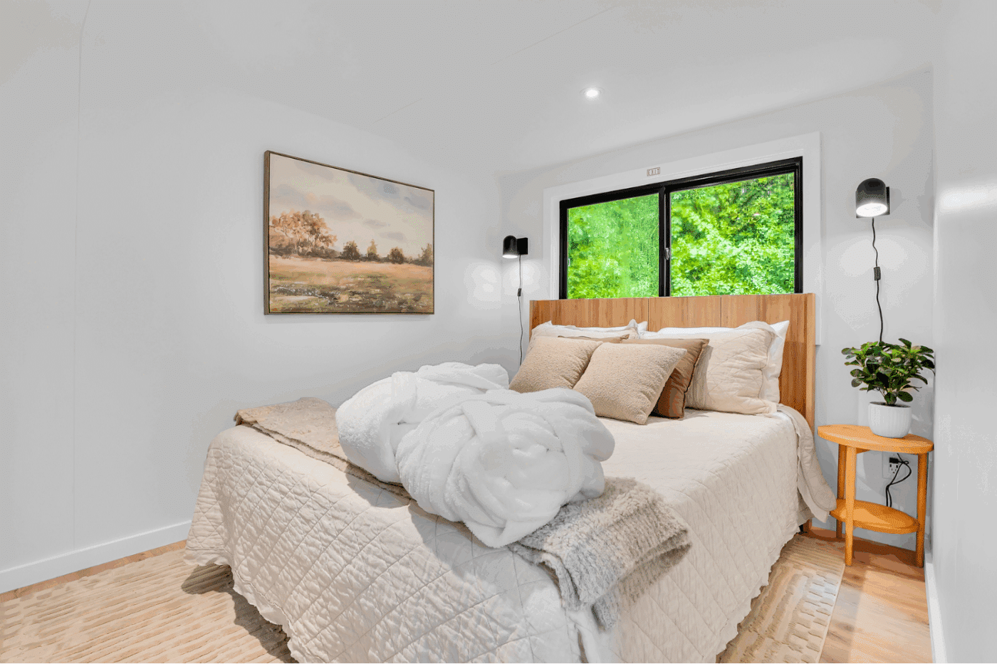 primary bedroom of cascade park model tiny home in Alexandria Pa