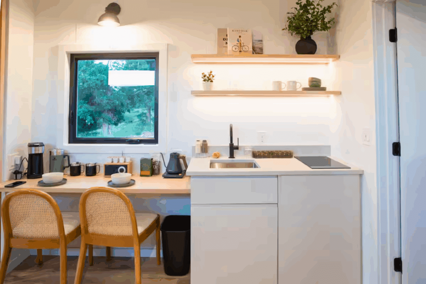 eating nook in A frame strudio located in memphis missouri