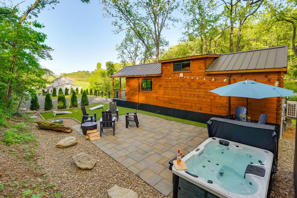 Aspen Park Model Home in Herndon PA with hot tub