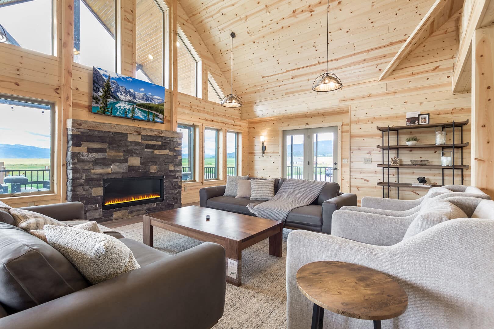 Real Log Canyon Lodge Home