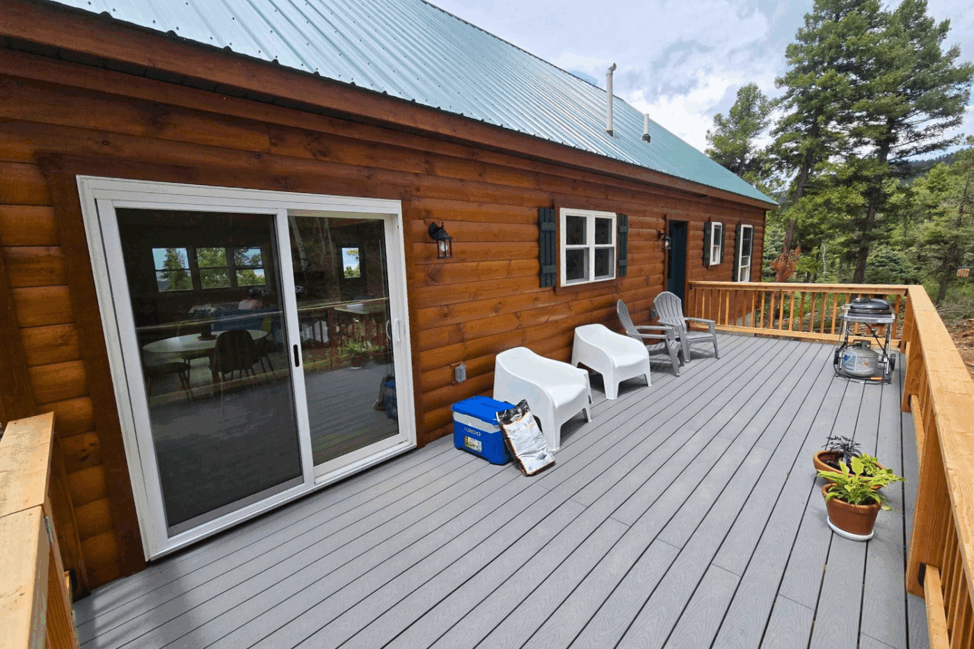 back porch of log 30x48 Glacier in Holloway Angel Fire NM designed by Psy Homes