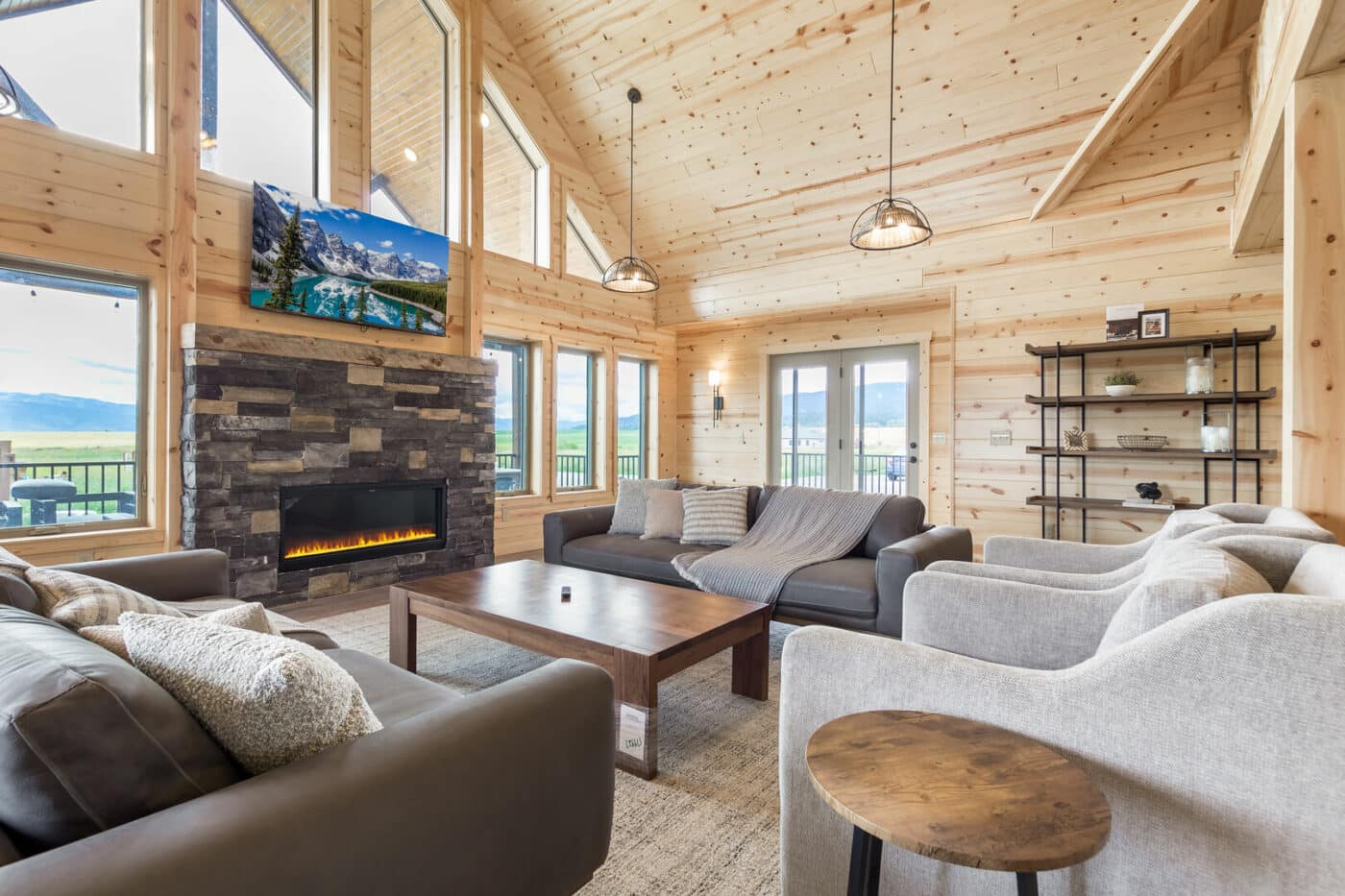 Real Log Canyon Lodge Home