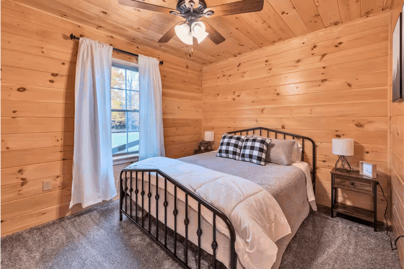 Bedroom number 3 of Mountaineer Deluxe in Vermontville New York