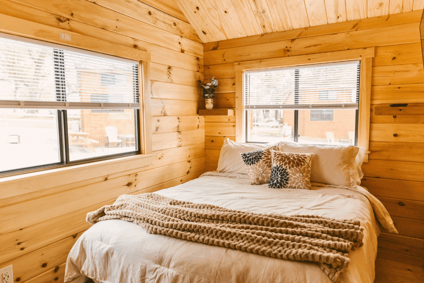 Main bedroom with lofted ceiling pinecrest park model tiny home in Friedens Pa at Somerset Resort