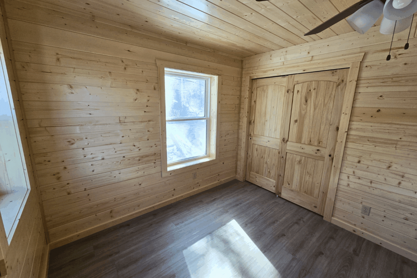 30x48 Glacier log cabin in Holloway Angel Fire NM built and designed by Psy Homes with large closet fan and white pine siding